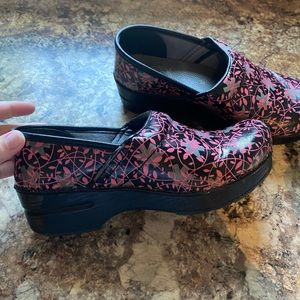 Dansko Vegan Pink/Black Clogs
